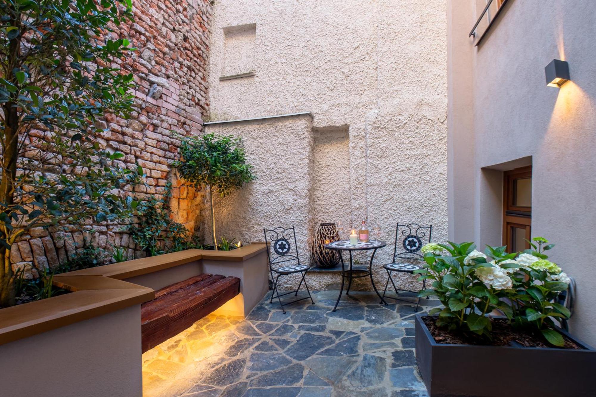 White Wolf Boutique Apartments Оломоуц Екстериор снимка