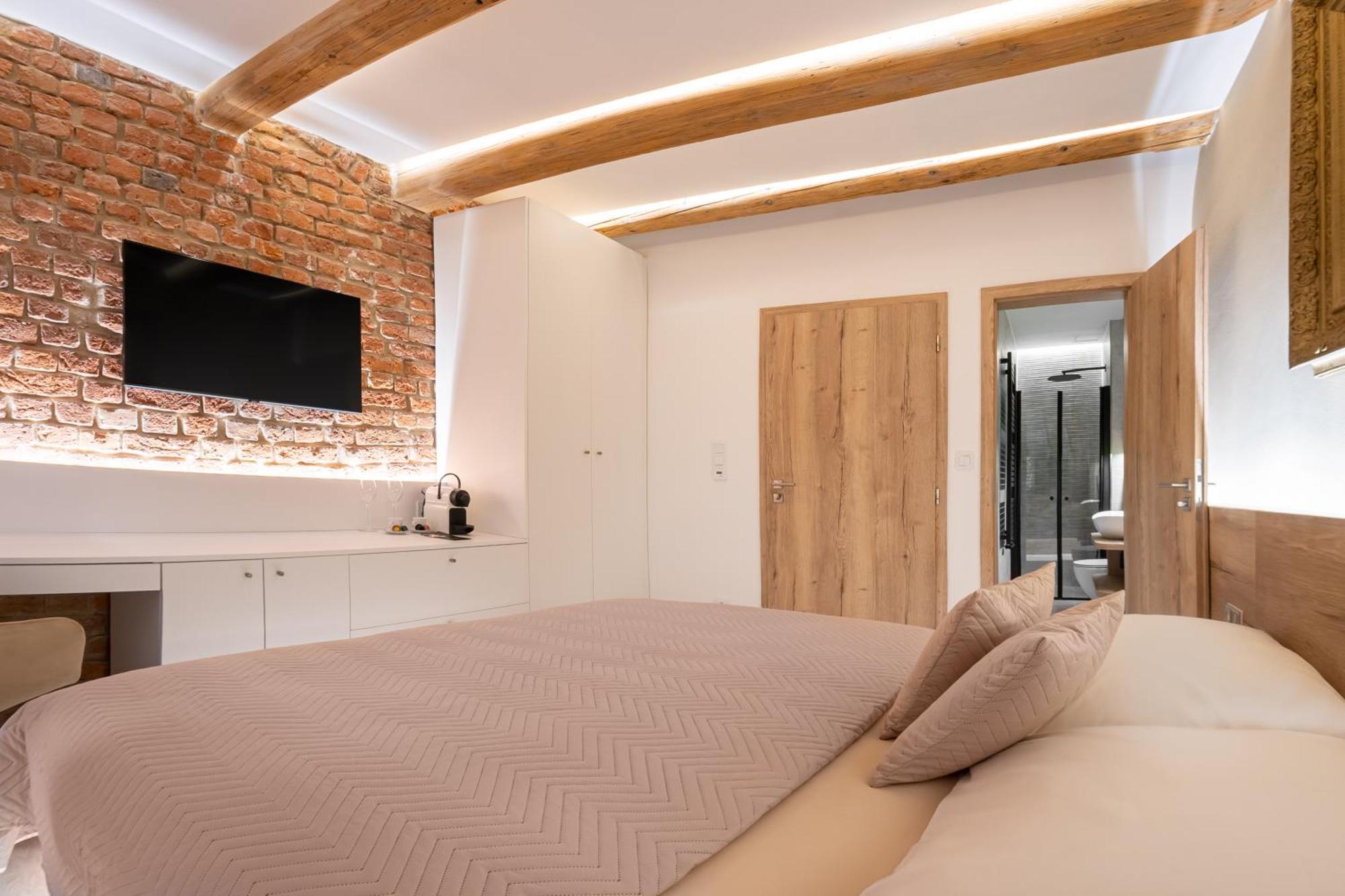 White Wolf Boutique Apartments Оломоуц Екстериор снимка